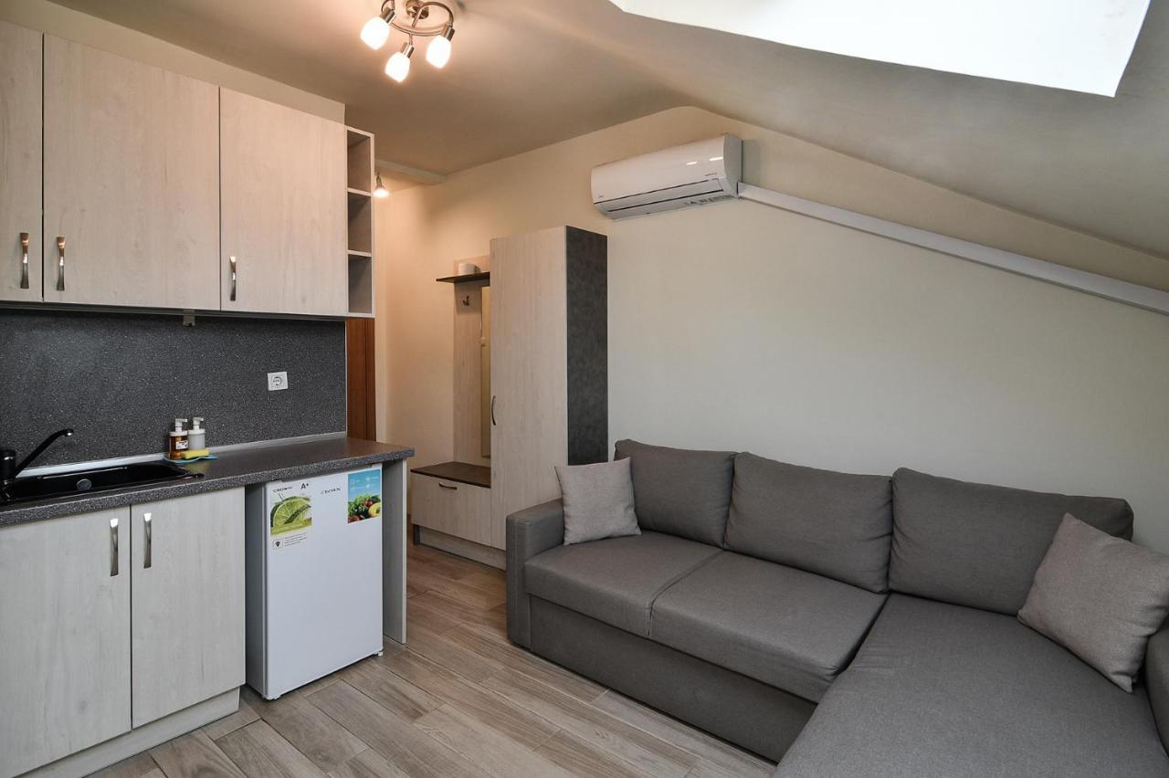 Small Studio On Budget In The Heart Of City Varna Exterior photo
